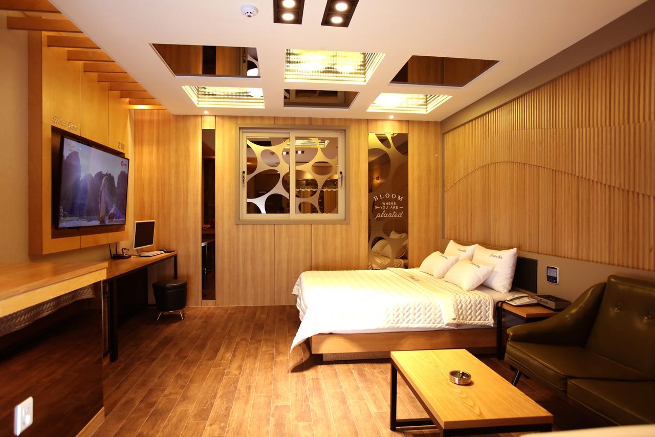 Hotel Yolo Chongnae-dong Dış mekan fotoğraf