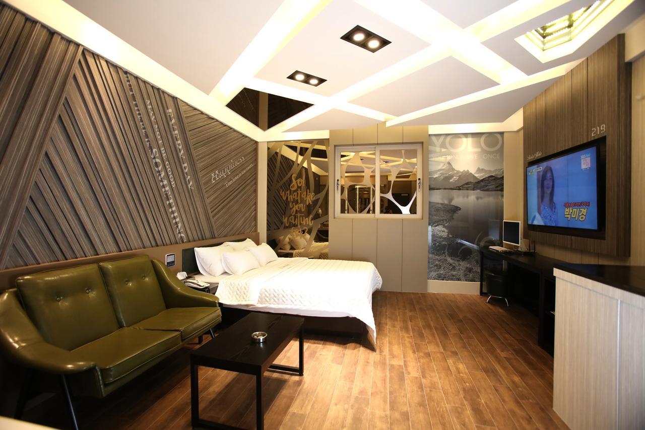 Hotel Yolo Chongnae-dong Dış mekan fotoğraf