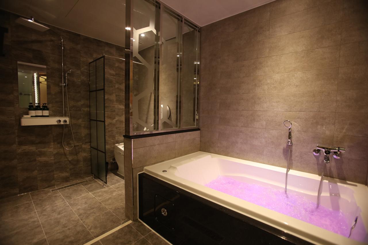 Hotel Yolo Chongnae-dong Dış mekan fotoğraf